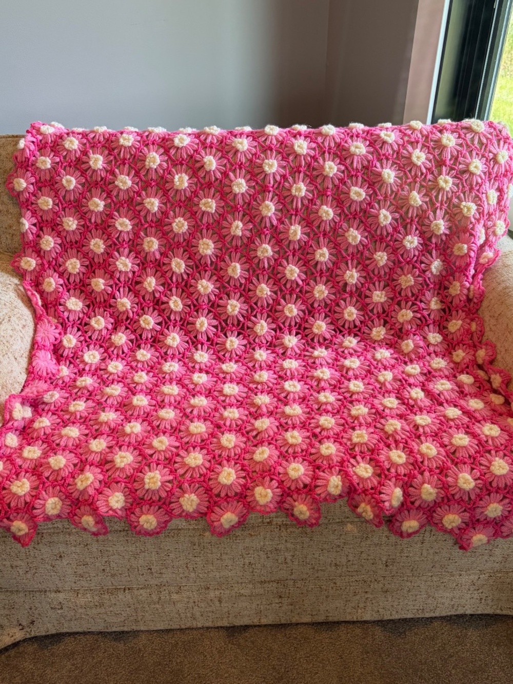 Vintage 1970s 3D Daisy Crochet Afghan Blanket Throw Pink Maximalist Retro 52x52 - Picture 4 of 8